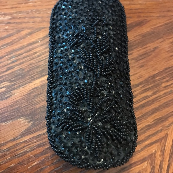 Gorgeous Floral Design Beaded Eye Glass Holder - Picture 6 of 8